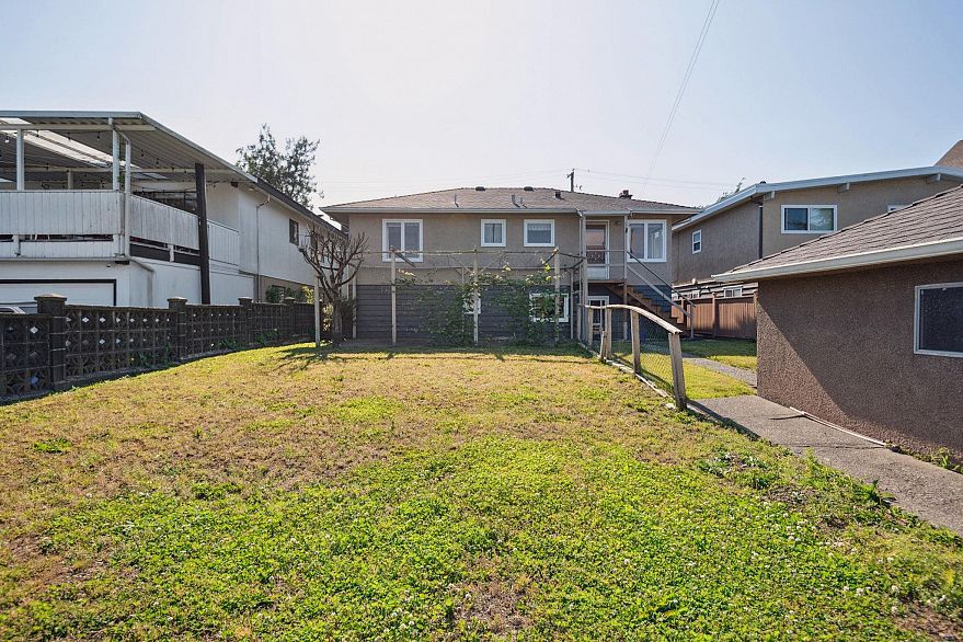 4262 Dumfries Street