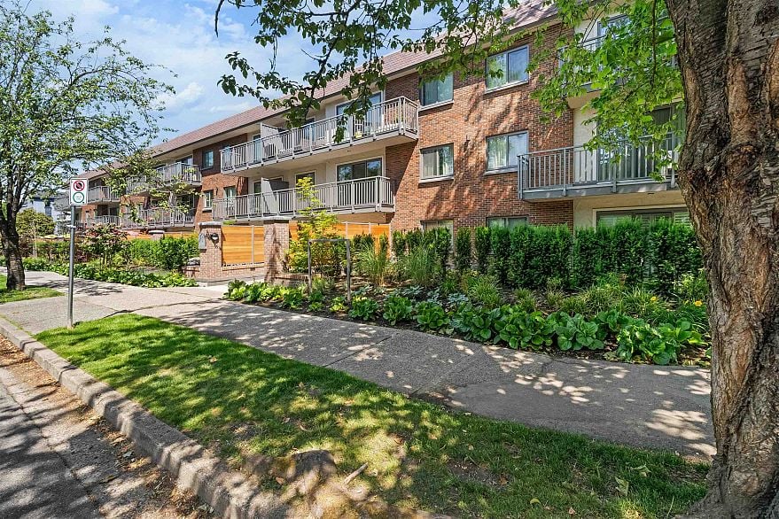 101 2121 W 6th Avenue