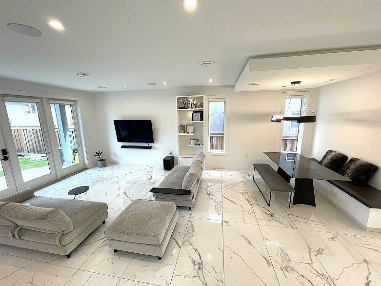 1633 SE Marine Drive