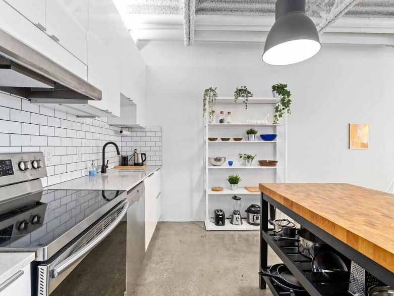 330 350 E 2nd Avenue