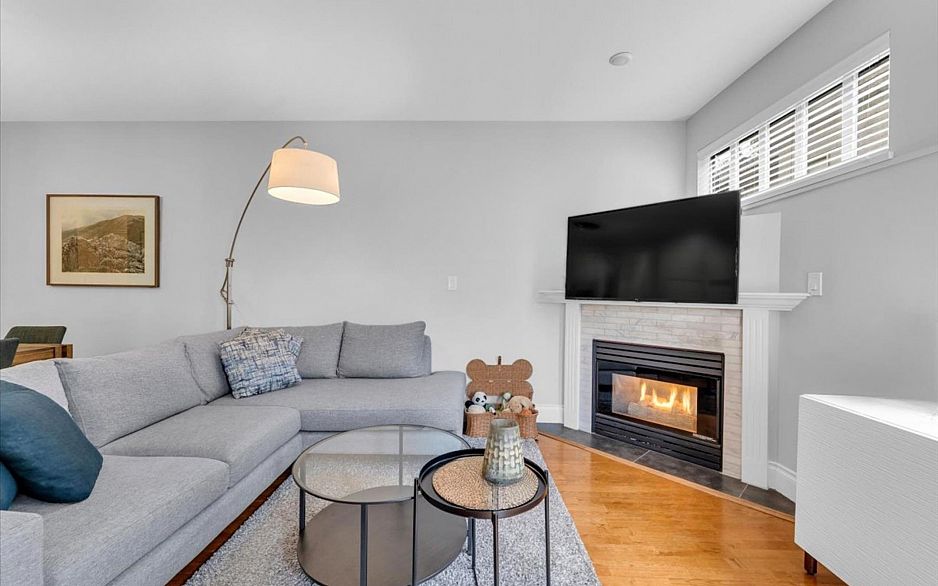 303 2525 Quebec Street