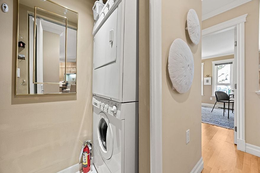 203 1125 Gilford Street