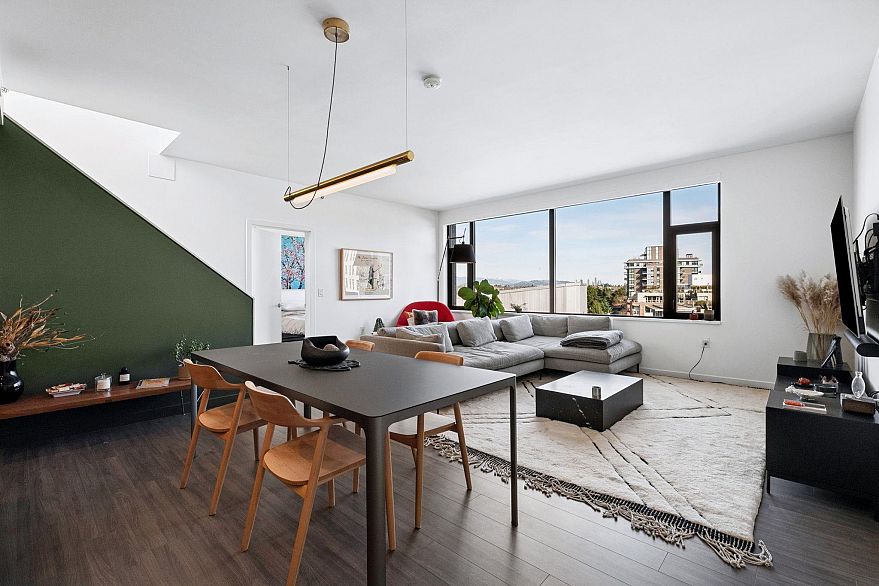 802 210 E 5th Avenue