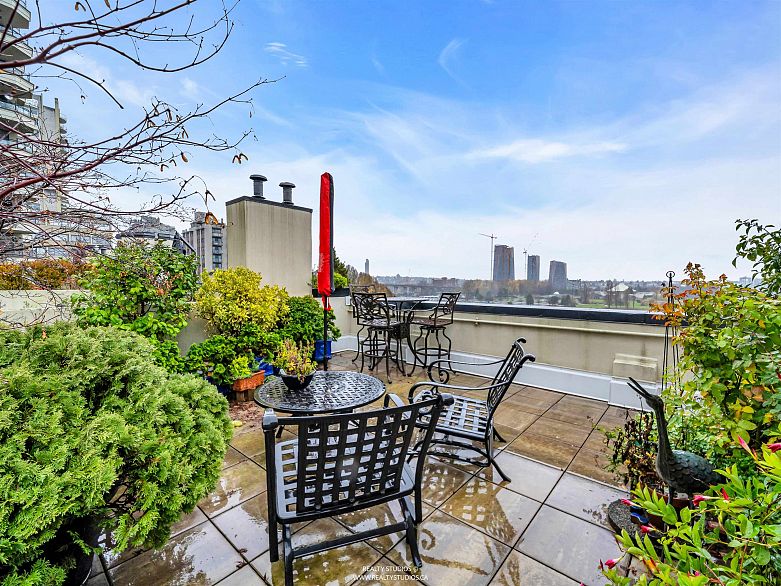 302 1311 Beach Avenue