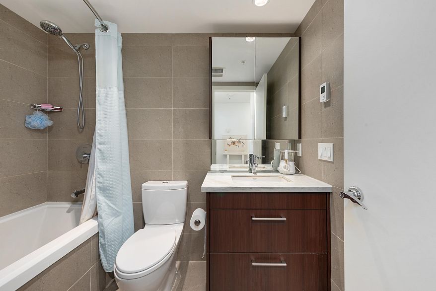 253 108 W 1st Avenue