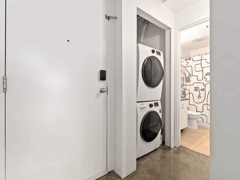 330 350 E 2nd Avenue