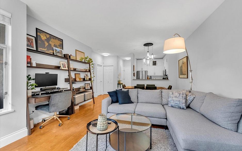 303 2525 Quebec Street