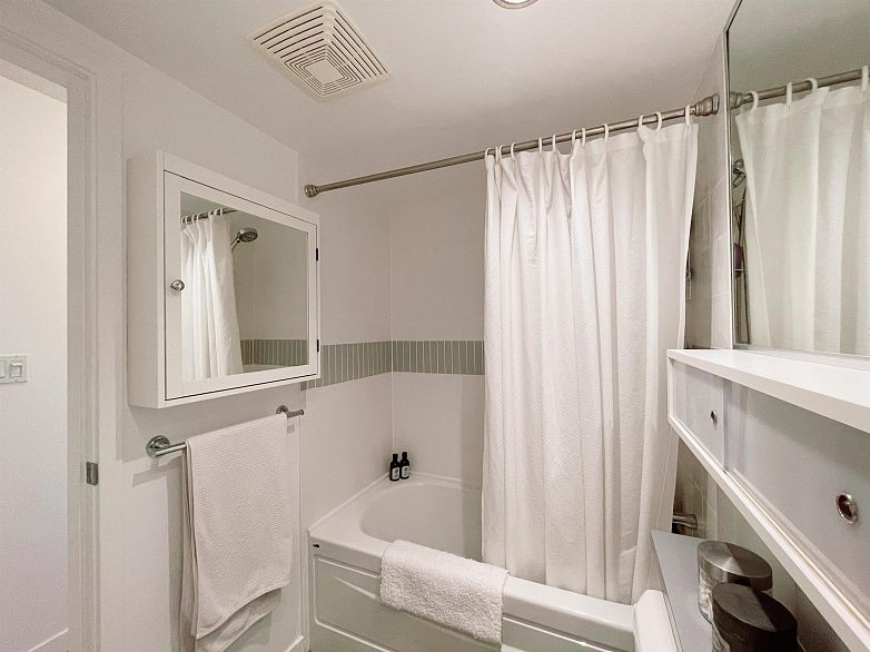 1110 928 Beatty Street