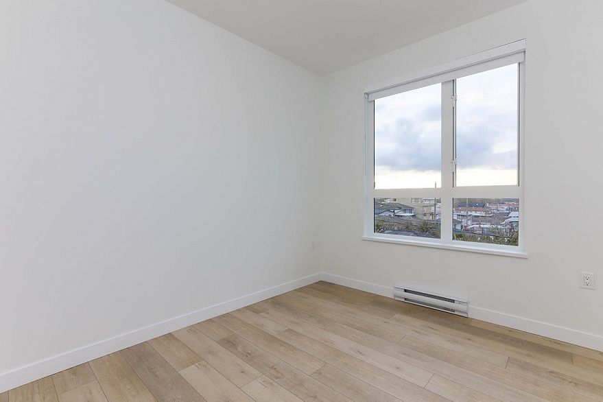 206 4933 Clarendon Street