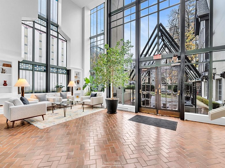 302 1311 Beach Avenue