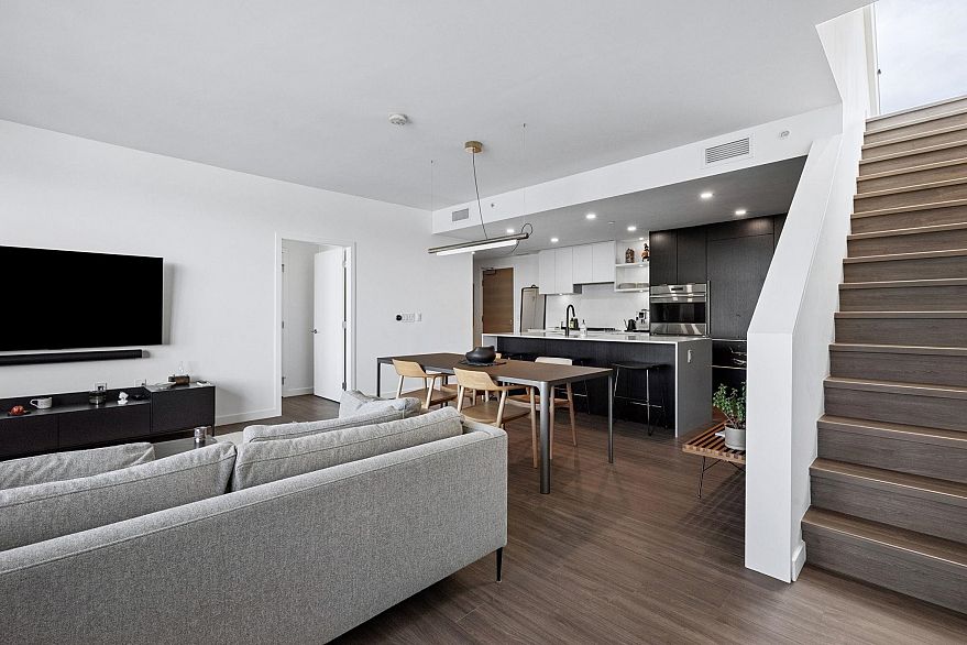 802 210 E 5th Avenue