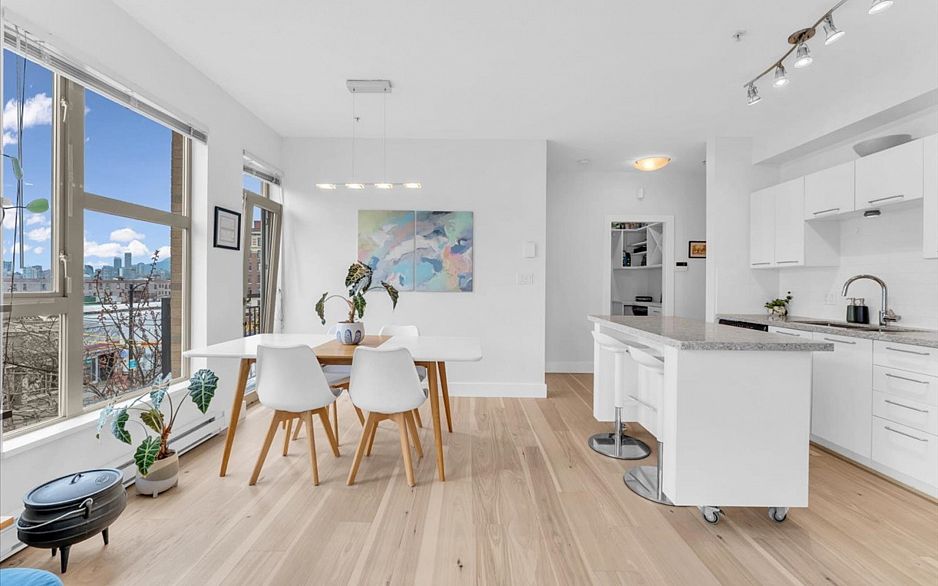 304 205 E 10th Avenue