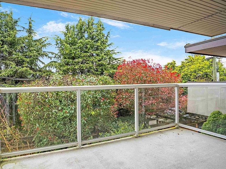 206 1963 W 3rd Avenue