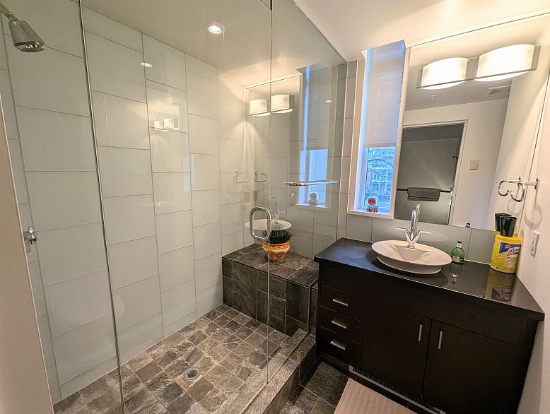 1211 W Cordova