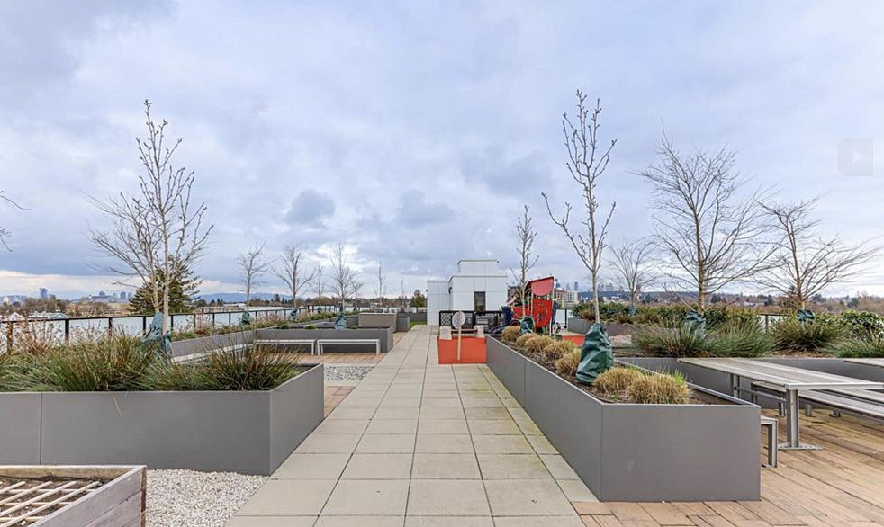 206 4933 Clarendon Street