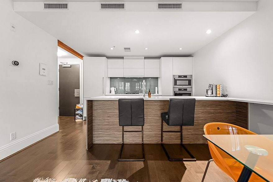 205 2035 W 4th Avenue