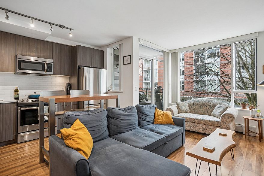 206 289 E 6th Avenue