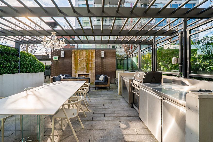 716 188 Keefer Street