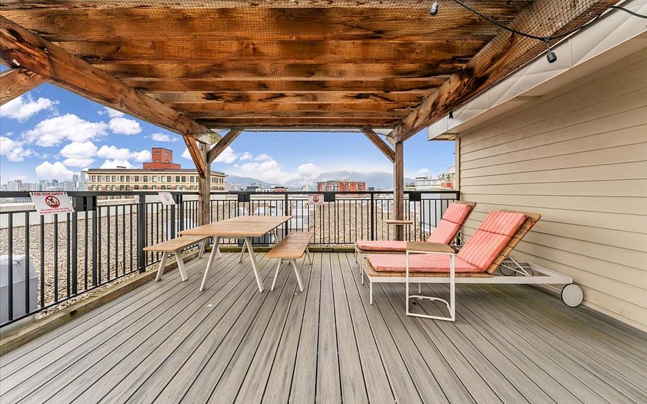 304 205 E 10th Avenue