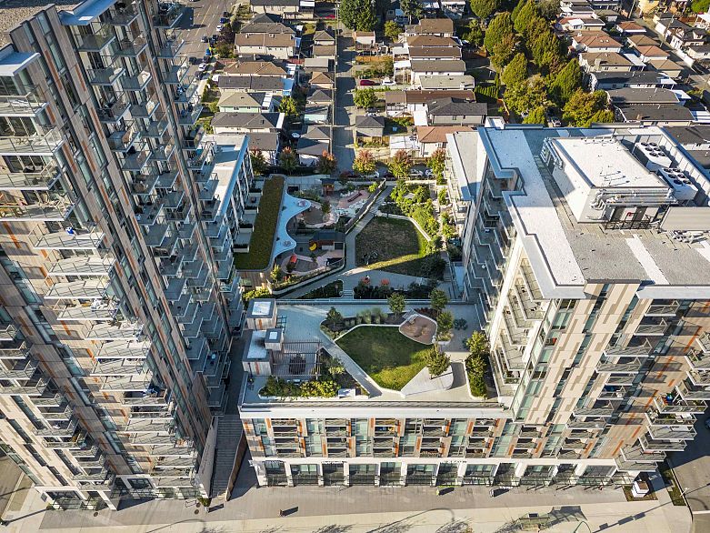 305 8138 Fraser Street