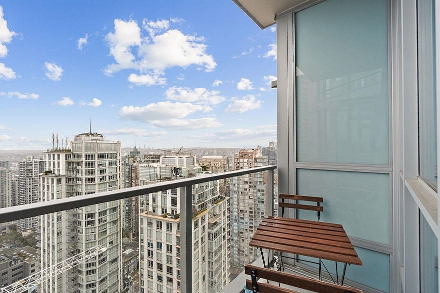 3104 833 Seymour Street