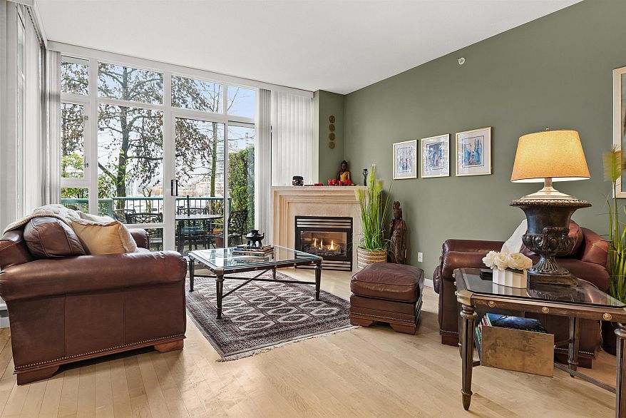 1053 Marinaside Crescent