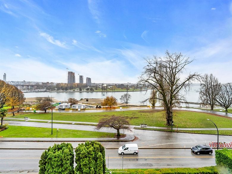 302 1311 Beach Avenue