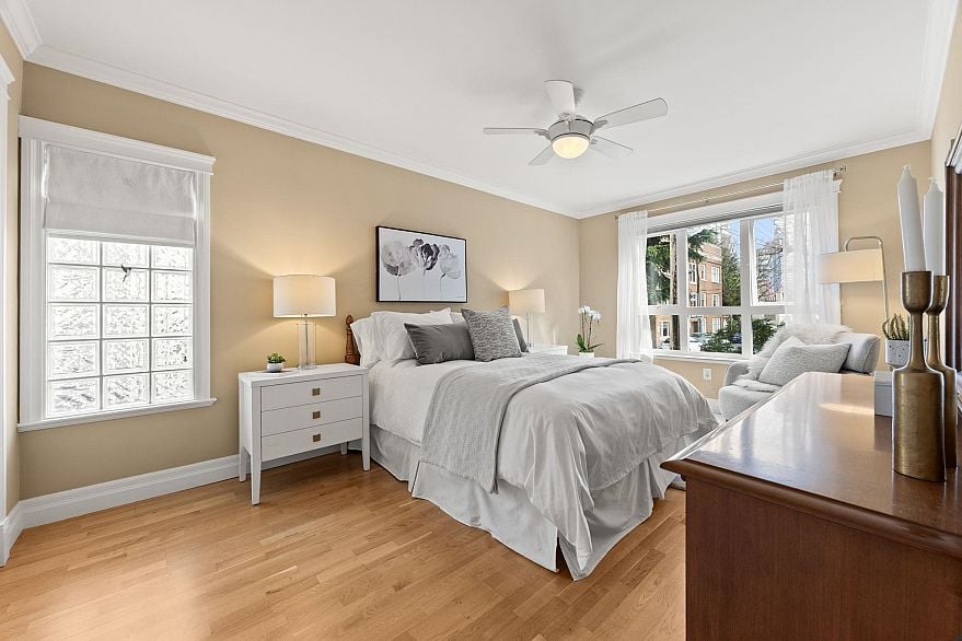 203 1125 Gilford Street