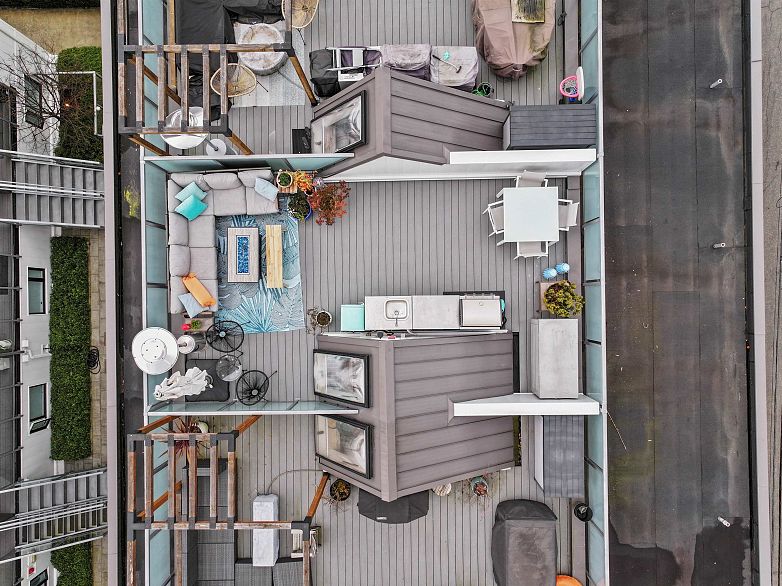 215 311 E 16th Avenue