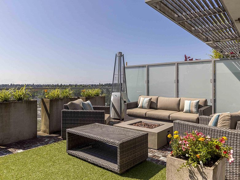 1206 2770 Sophia Street