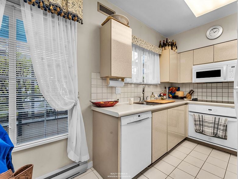 302 1311 Beach Avenue