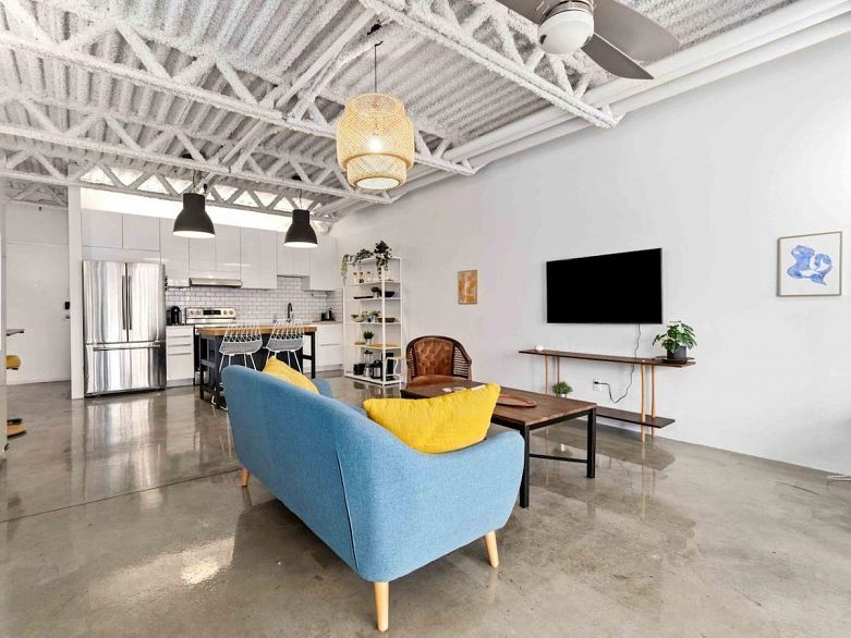 330 350 E 2nd Avenue