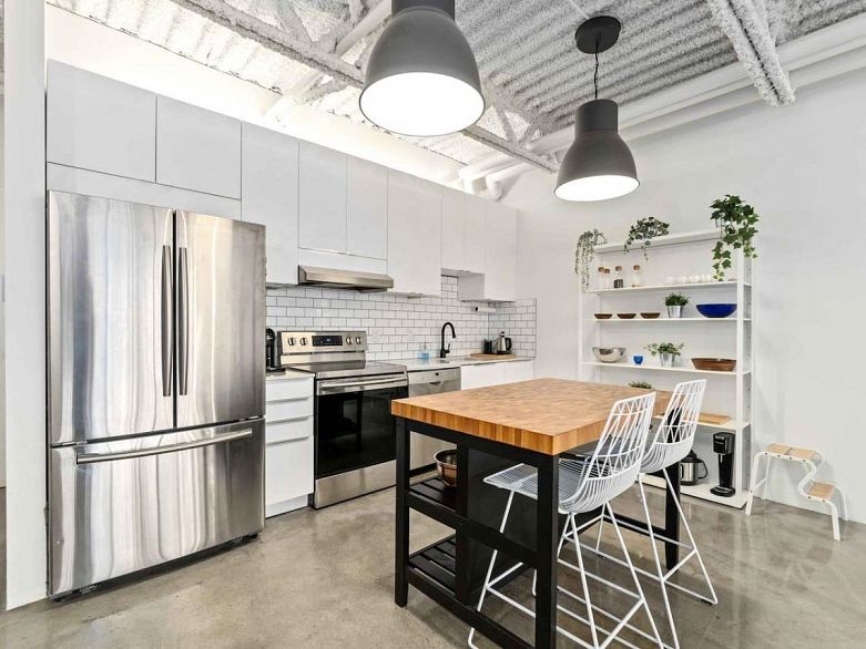 330 350 E 2nd Avenue