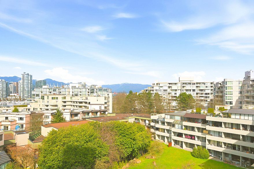 533 666 Leg In Boot Square