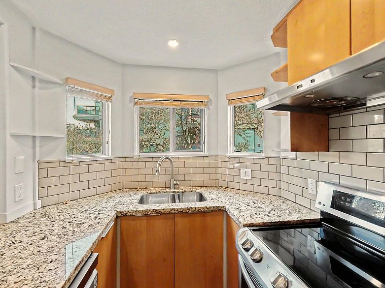 201 1868 W 8th Avenue