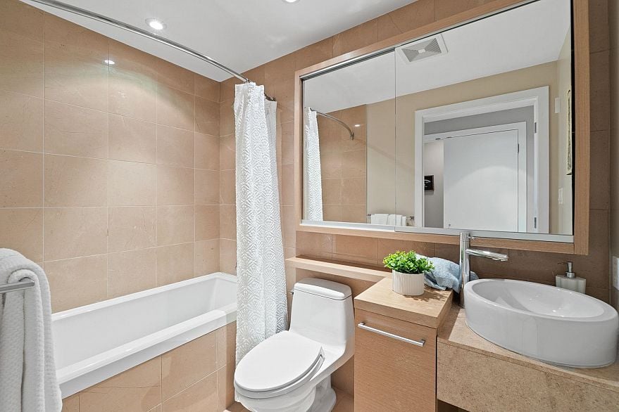 3104 833 Seymour Street