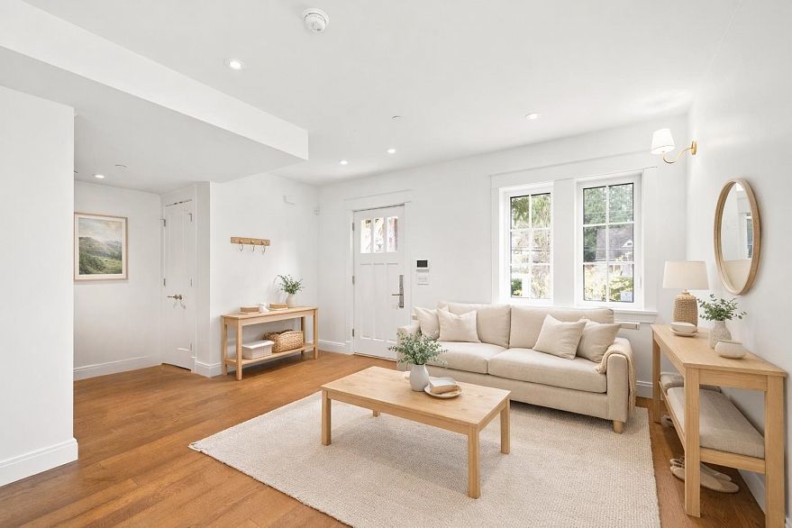 1 5819 Highbury Street