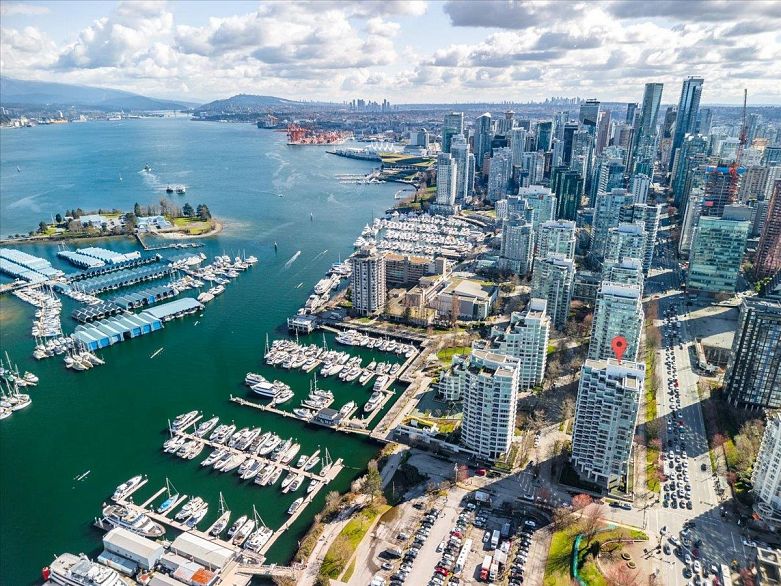 202 1790 Bayshore Drive