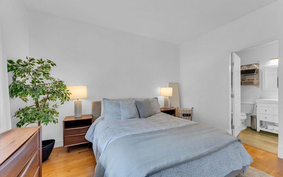 303 2525 Quebec Street