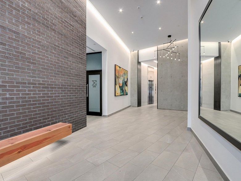 502 210 E 5th Avenue