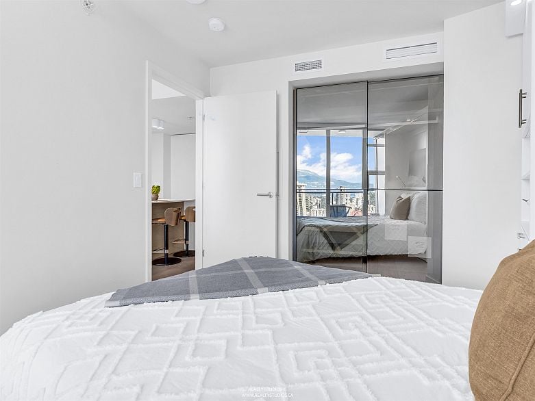 2702 1289 Hornby Street