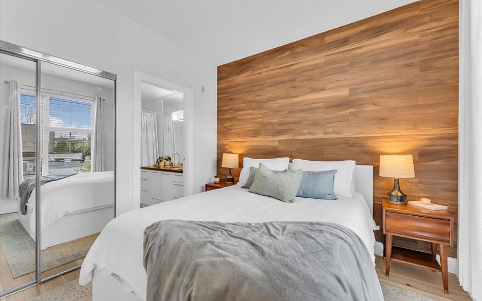 304 205 E 10th Avenue