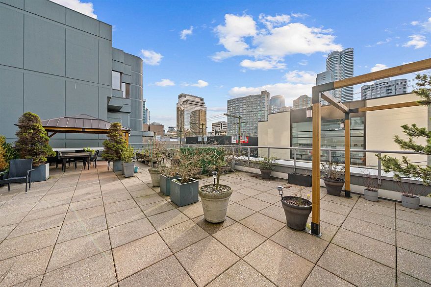 1908 1060 Alberni Street