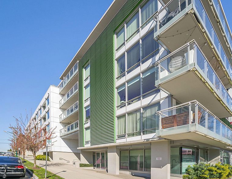 206 289 E 6th Avenue