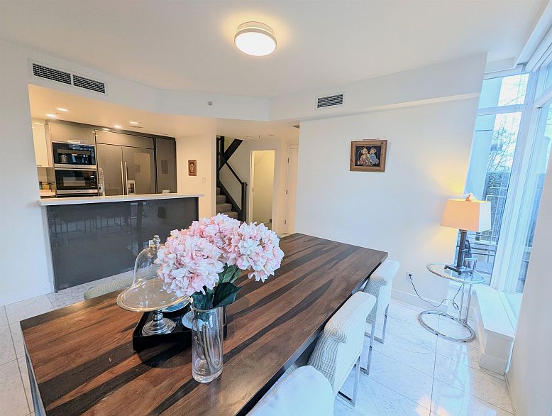 1211 W Cordova