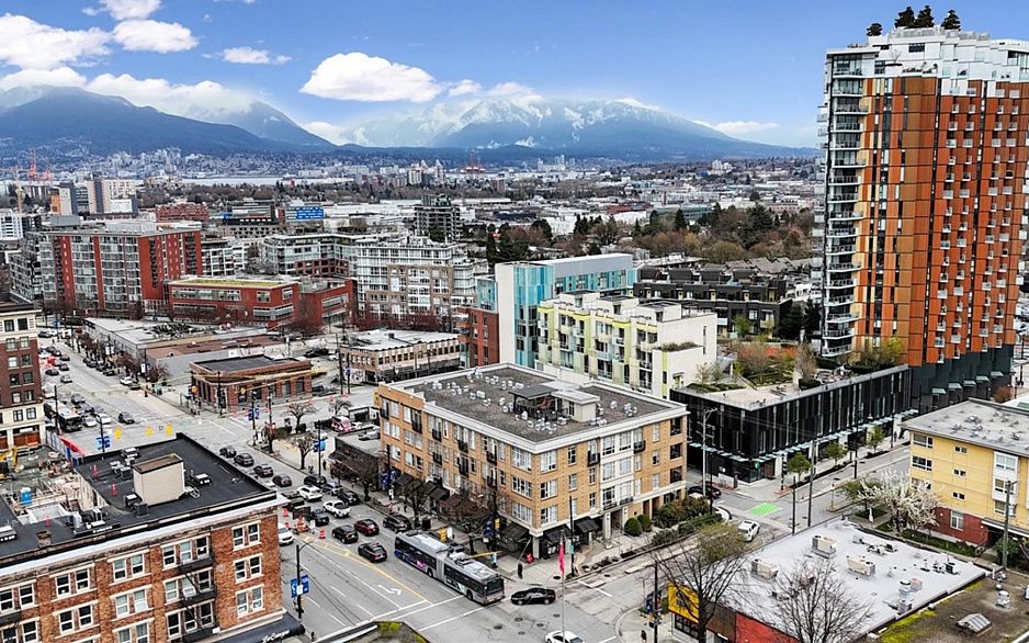 304 205 E 10th Avenue