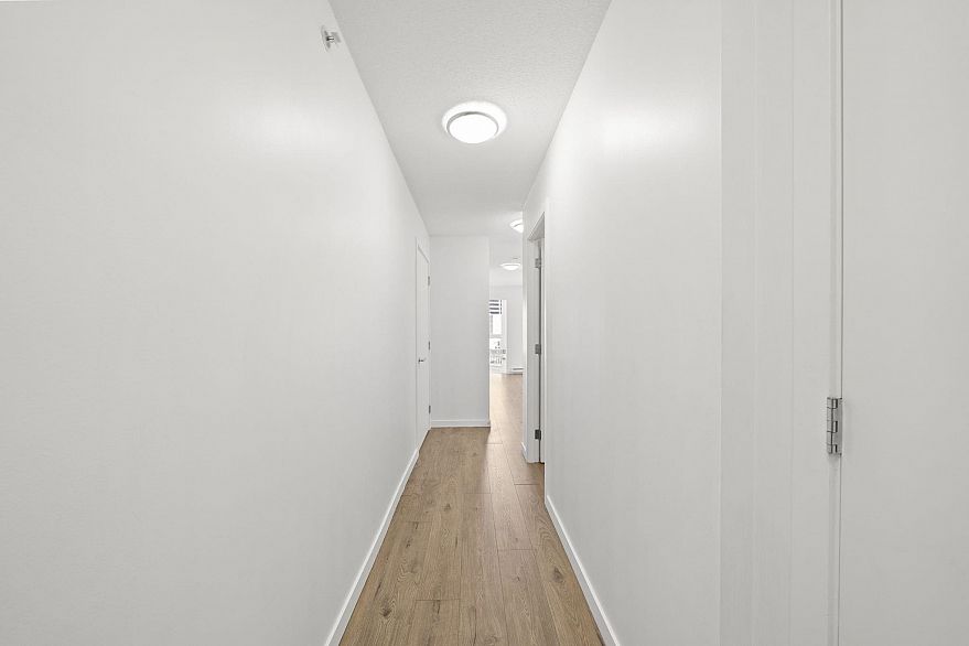 910 833 Seymour Street