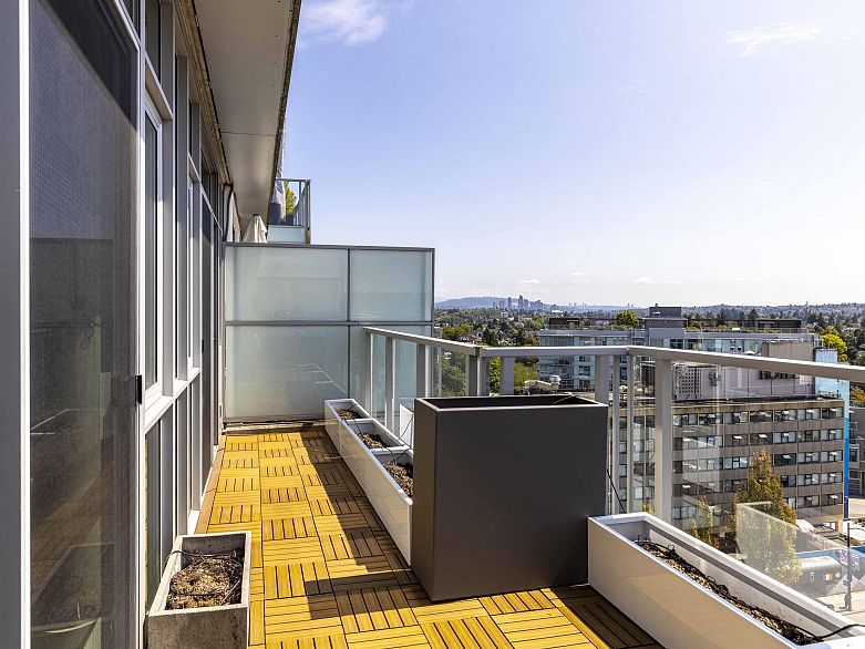 1206 2770 Sophia Street