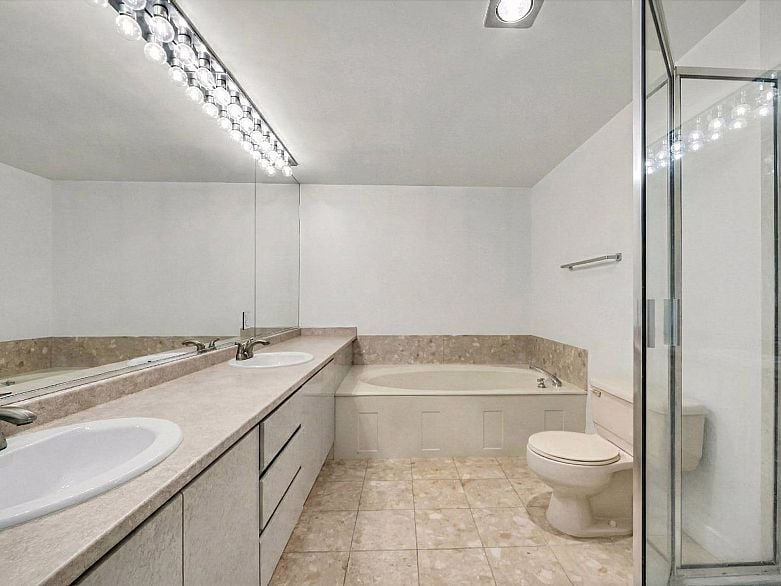 302 1311 Beach Avenue