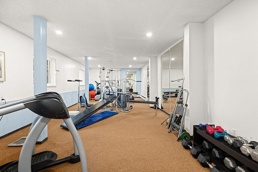 105 1125 Gilford Street